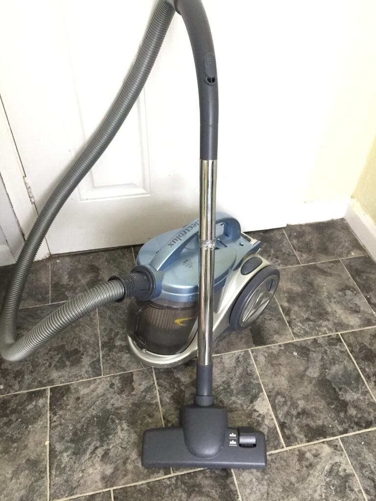 Electrolux 1800w Vacuum/hoover | in 